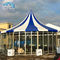Estrutura provisória da barraca de vidro colorida do pico alto do circo para os eventos de comércio